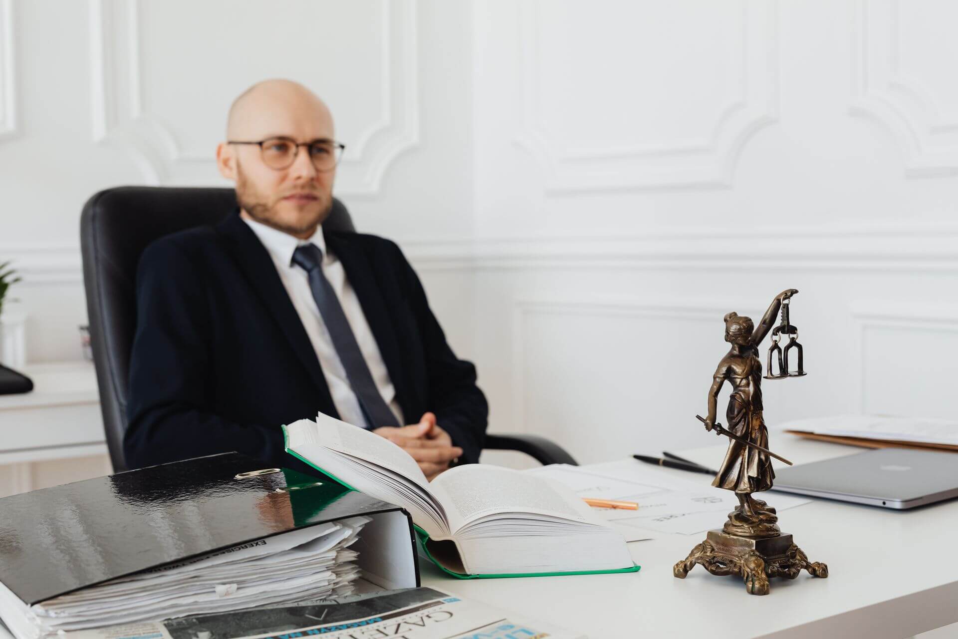 Upadłość firmy a&nbsp;wypłaty dla pracowników: Co&nbsp;trzeba wiedzieć?